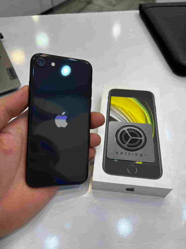 ایفون se 2020/ کارکرده/ 128 گیگ / (فروشگاه ستینگ)